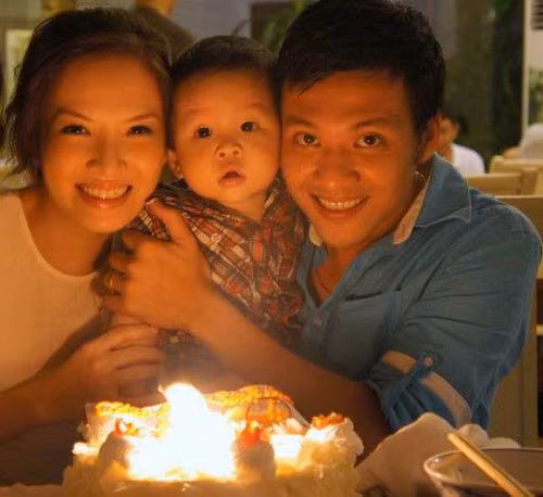 Gia đình đã tổ chức 1 bữa tiệc ấm cúng mừng cậu quý tử sang tuổi mới Gia đình đã tổ chức 1 bữa tiệc ấm cúng mừng cậu quý tử sang tuổi mới