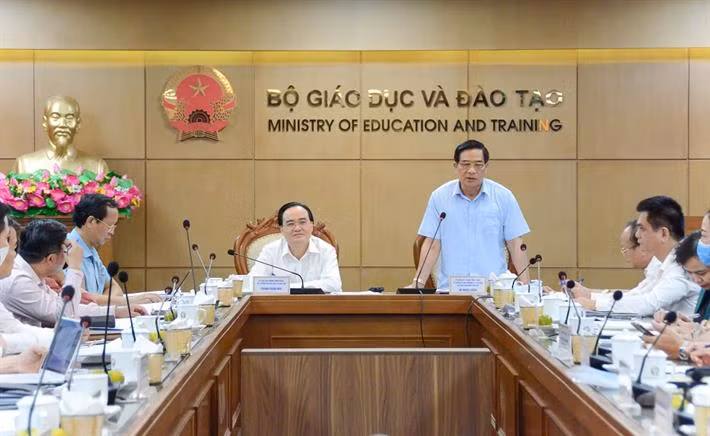 Chủ tịch Hội đồng Dân tộc của Quốc hội Hà Ngọc Chiến phát biểu tại buổi làm việc (ảnh: Bộ Giáo dục và Đào tạo) Chủ tịch Hội đồng Dân tộc của Quốc hội Hà Ngọc Chiến phát biểu tại buổi làm việc (ảnh: Bộ Giáo dục và Đào tạo)