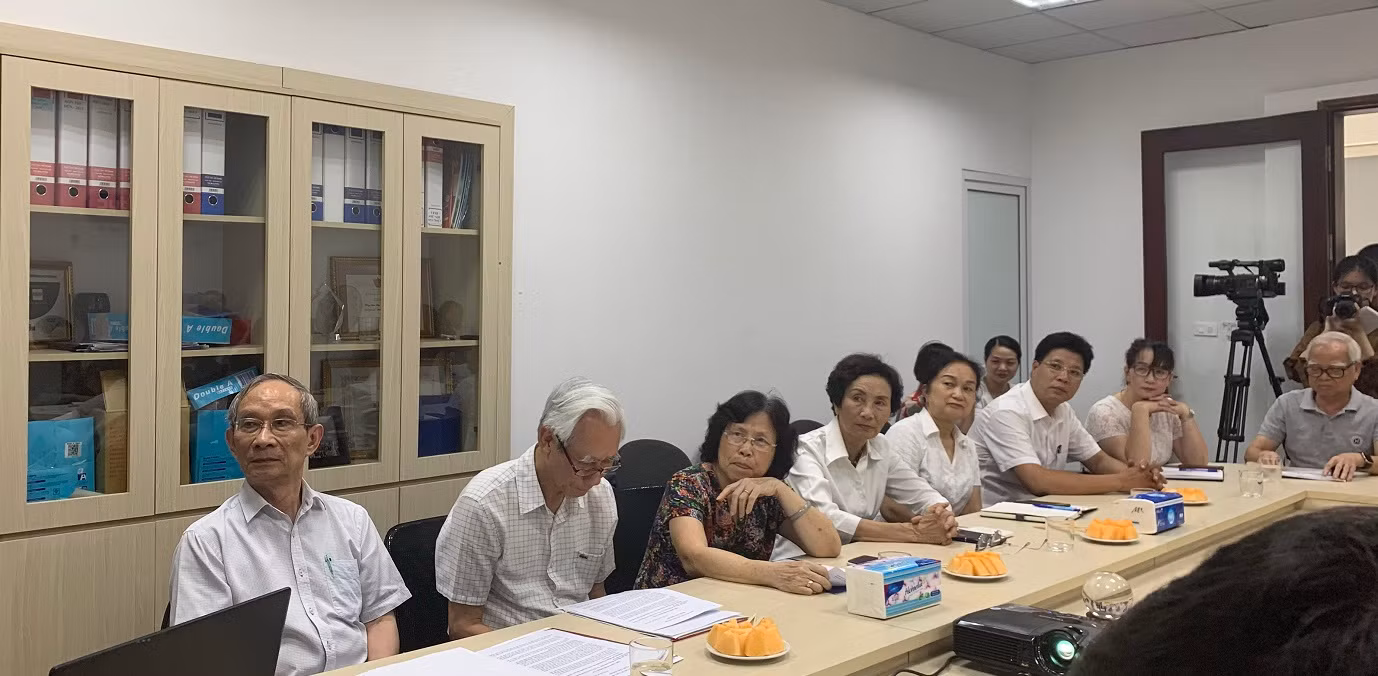 Qúy đại biểu cùng lãnh đạo một số trường tư thục trên địa bàn Hà Nội tham dự tọa đàm (Ảnh: Thùy Linh)