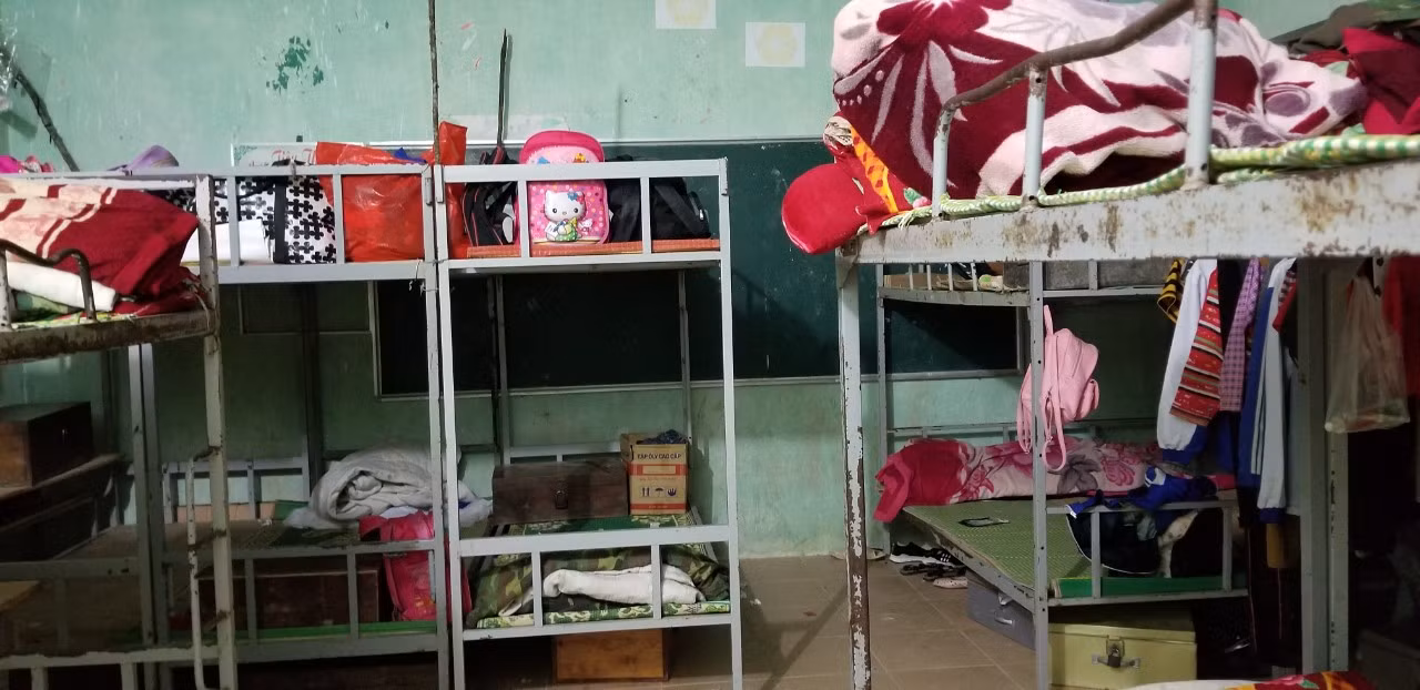 Học sinh bán trú sẽ học tập và ngủ tại trường đến cuối tuần các em sẽ về thăm nhà rồi trở lại trường. Ảnh: NVCC. Học sinh bán trú sẽ học tập và ngủ tại trường đến cuối tuần các em sẽ về thăm nhà rồi trở lại trường. Ảnh: NVCC.