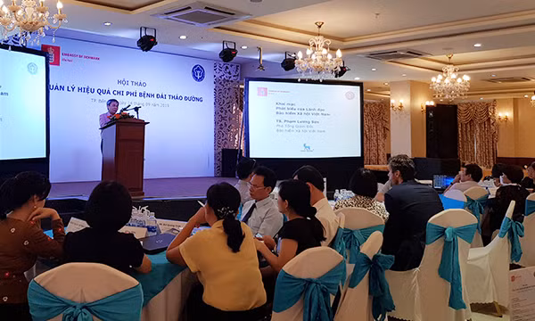 Nhiều chuyên gia tại hội thảo nhận định, bệnh đái tháo đường tiến triển âm thầm, nếu không được phát hiện điều trị kịp thời thì tỉ lệ tử vong rất cao. Ảnh: BHXH.