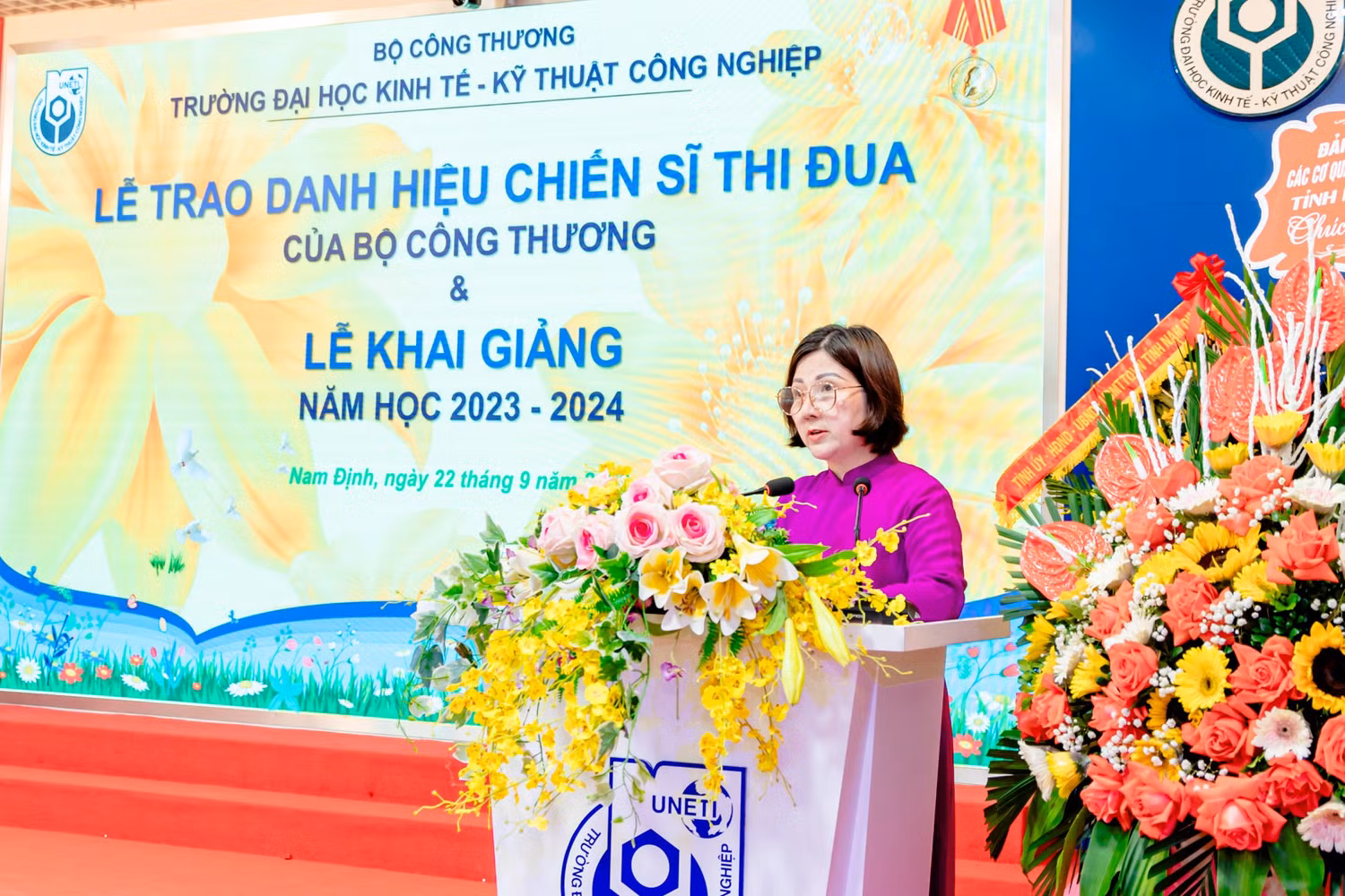 ĐH Kinh tế – Kỹ thuật Công nghiệp khai giảng năm học, chào đón hơn 5.600 tân SV ảnh 14 ĐH Kinh tế – Kỹ thuật Công nghiệp khai giảng năm học, chào đón hơn 5.600 tân SV ảnh 14