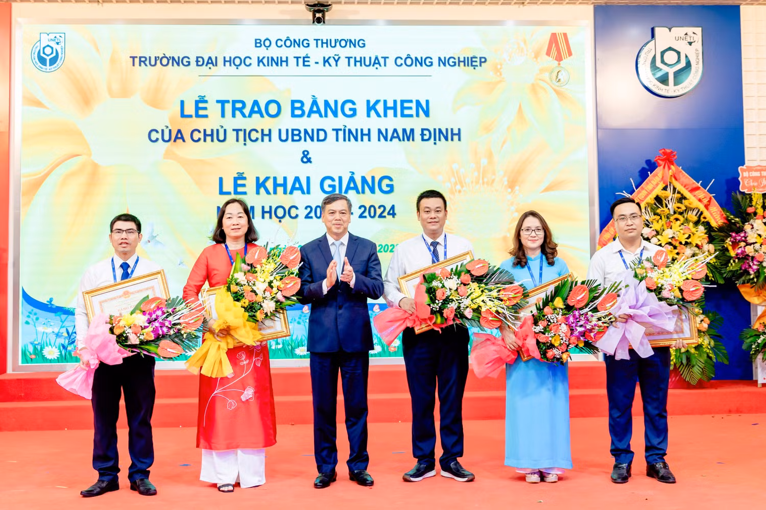 ĐH Kinh tế – Kỹ thuật Công nghiệp khai giảng năm học, chào đón hơn 5.600 tân SV ảnh 13 ĐH Kinh tế – Kỹ thuật Công nghiệp khai giảng năm học, chào đón hơn 5.600 tân SV ảnh 13