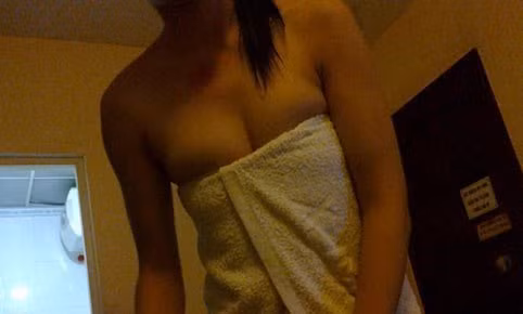 Valm, một “dân chơi thứ thiệt” trên diễn đàn "chăn rau" tiết lộ: Một “nông dân” cần có 3 nick yahoo. Một nick thật để giao dịch công việc hàng ngày và tuyệt đối không dùng để "chăn" bất kỳ một loại “rau” nào, một nick cho các anh em “đồng dâm” và một nick để tán tỉnh các em "rau". Trả lời câu hỏi, tại sao lại phải cần có đến 3 nick, Valm khẳng định, có thế mới tạo được mặt nạ hoàn hảo cho các “nông dân”. Ở nick thật họ sẽ là một học sinh chăm chỉ, một công chức mẫn cán, một giám đốc uy quyền. Đó là bộ mặt được trưng ra trước bàn dân thiên hạ với tất cả những gì tốt đẹp và đời thường. Ở nick dùng cho các diễn đàn, họ sẽ thể hiện bộ mặt của những con nghiện sex.