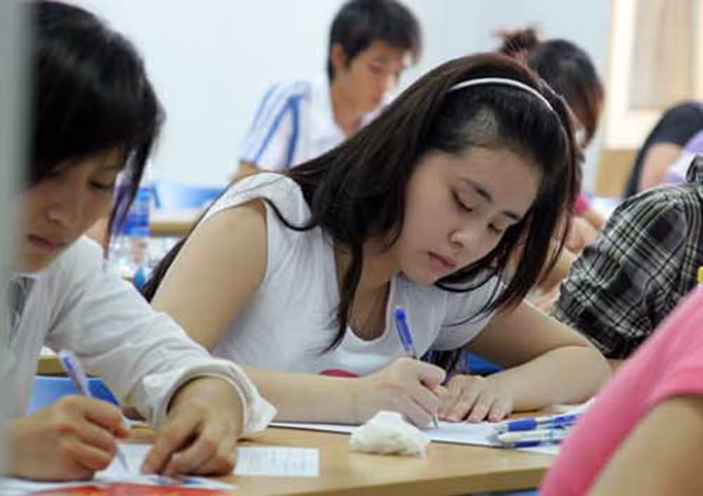 Chỉ cần bỏ ra 80-100 nghìn đồng/buổi, sinh viên các trường đại học, cao đẳng tại Hải Phòng dễ dàng thuê người học hộ. (Ảnh minh họa)