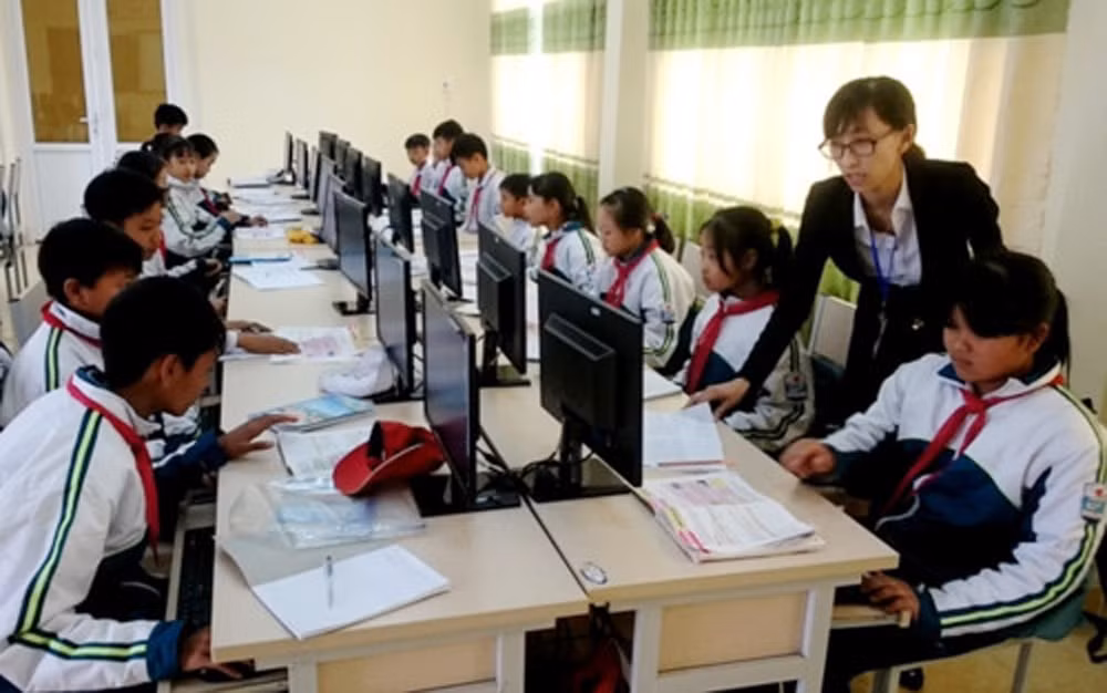 Cô giáo Nguyễn Thị Thúy luôn truyền lửa đam mê cho học sinh học môn Tin học (Ảnh: CTV) Cô giáo Nguyễn Thị Thúy luôn truyền lửa đam mê cho học sinh học môn Tin học (Ảnh: CTV)