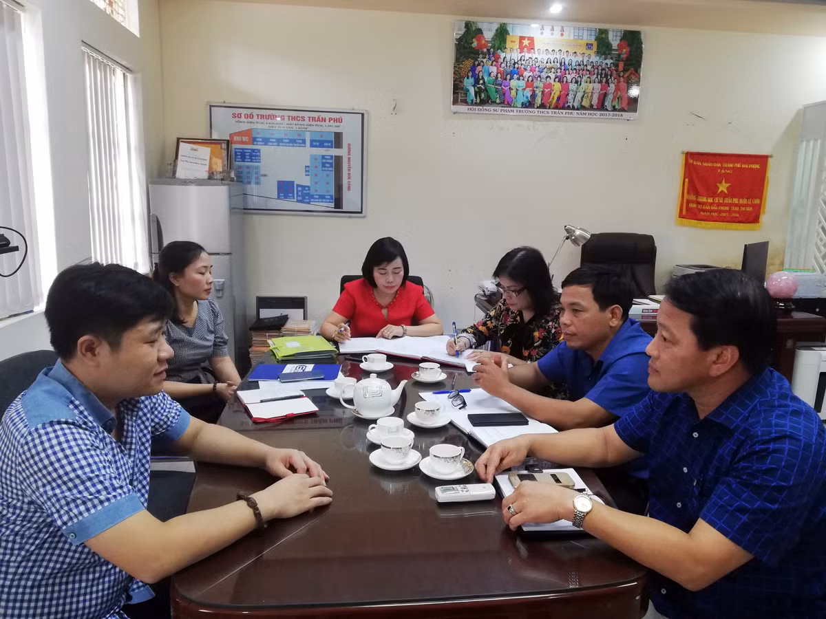 Lãnh đạo Trường Trung học cơ sở Trần Phú và Ban đại diện cha mẹ học sinh trường cho rằng khoản thu quỹ Ban đại diện cha mẹ học sinh đúng quy định. (Ảnh: Lã Tiến)