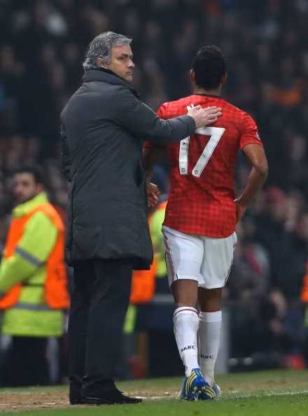 Real thắng, Mourinho không ăn mừng theo cách quen thuộc, ông có những cử chỉ rất được lòng fan M.U... Real thắng, Mourinho không ăn mừng theo cách quen thuộc, ông có những cử chỉ rất được lòng fan M.U...