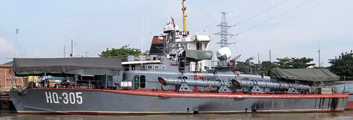 Tuần tra hạm Shershen. Tàu có lượng giãn nước 250 tấn, dài 36 m, rộng 7,5 m, mướn nước 1,5 m, thủy thủ đoàn 22 người, tốc độ 42 hải lý, tầm hoạt động 450 dặm ( ở tốc độ 35 hải lý). Tàu trang bị 2 pháo AK-725 57 mm, 2 pháo 25 mm, 4 ống phóng ngư lôi cải tiến 533 mm. Tuần tra hạm Shershen. Tàu có lượng giãn nước 250 tấn, dài 36 m, rộng 7,5 m, mướn nước 1,5 m, thủy thủ đoàn 22 người, tốc độ 42 hải lý, tầm hoạt động 450 dặm ( ở tốc độ 35 hải lý). Tàu trang bị 2 pháo AK-725 57 mm, 2 pháo 25 mm, 4 ống phóng ngư lôi cải tiến 533 mm.