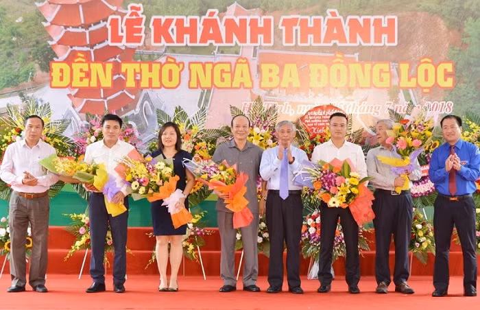 Chủ tịch hội đồng quản trị và Ngân hàng SHB đã quyên góp hơn 4 tỷ đồng để xây dựng Đền thờ Ngã Ba Đồng Lộc (tỉnh Hà Tĩnh).