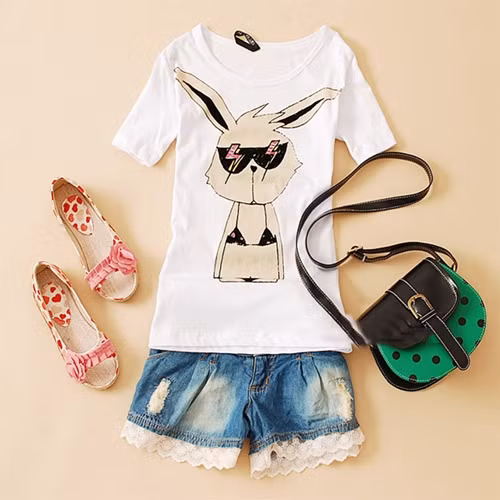 Cuối cùng, sooc jeans chắc chắn sẽ rất "vui" nếu được mix cùng áo pull khỏe khoắn, năng động, đôi giày búp bê xinh xinh, điệu đà. (Ảnh: X) Xem thêm: Bộ sưu tập những mẫu váy, áo tuyệt xinh cho teen girls hè này. Chúc bạn mặc đẹp và thổi bay cơn nóng hè này !