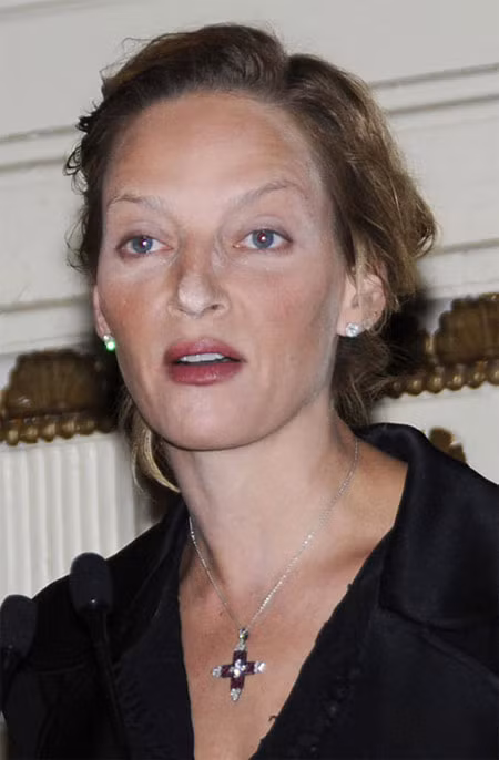 Uma Thurman đúng là "thảm họa trang điểm", gương mặt cô dường như bị biến dạng hoàn toàn: lờ đờ, xấu xí, và những tảng phấn trắng bong tróc trông phát sợ. (Ảnh: xz) Xem thêm: Lên đời nhan sắc nhờ trang điểm / Vì sao nhan sắc này khiến cư dân mạng chao đảo? Uma Thurman đúng là "thảm họa trang điểm", gương mặt cô dường như bị biến dạng hoàn toàn: lờ đờ, xấu xí, và những tảng phấn trắng bong tróc trông phát sợ. (Ảnh: xz) Xem thêm: Lên đời nhan sắc nhờ trang điểm / Vì sao nhan sắc này khiến cư dân mạng chao đảo?