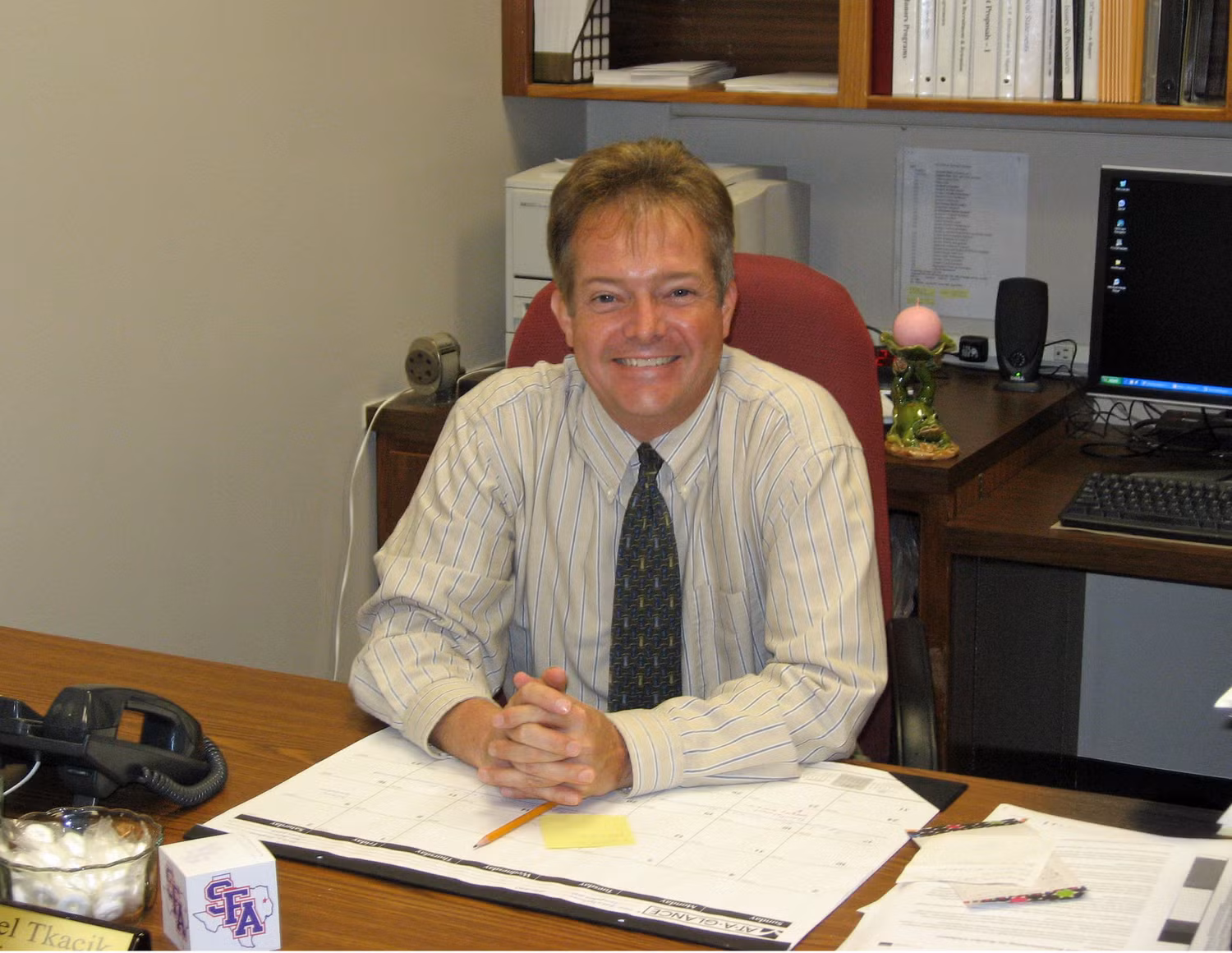 Giáo sư Michael Tkacik, đại học Stephen F. Austin State bang Texas, Hoa Kỳ. Ảnh: sfasu.edu. Giáo sư Michael Tkacik, đại học Stephen F. Austin State bang Texas, Hoa Kỳ. Ảnh: sfasu.edu.