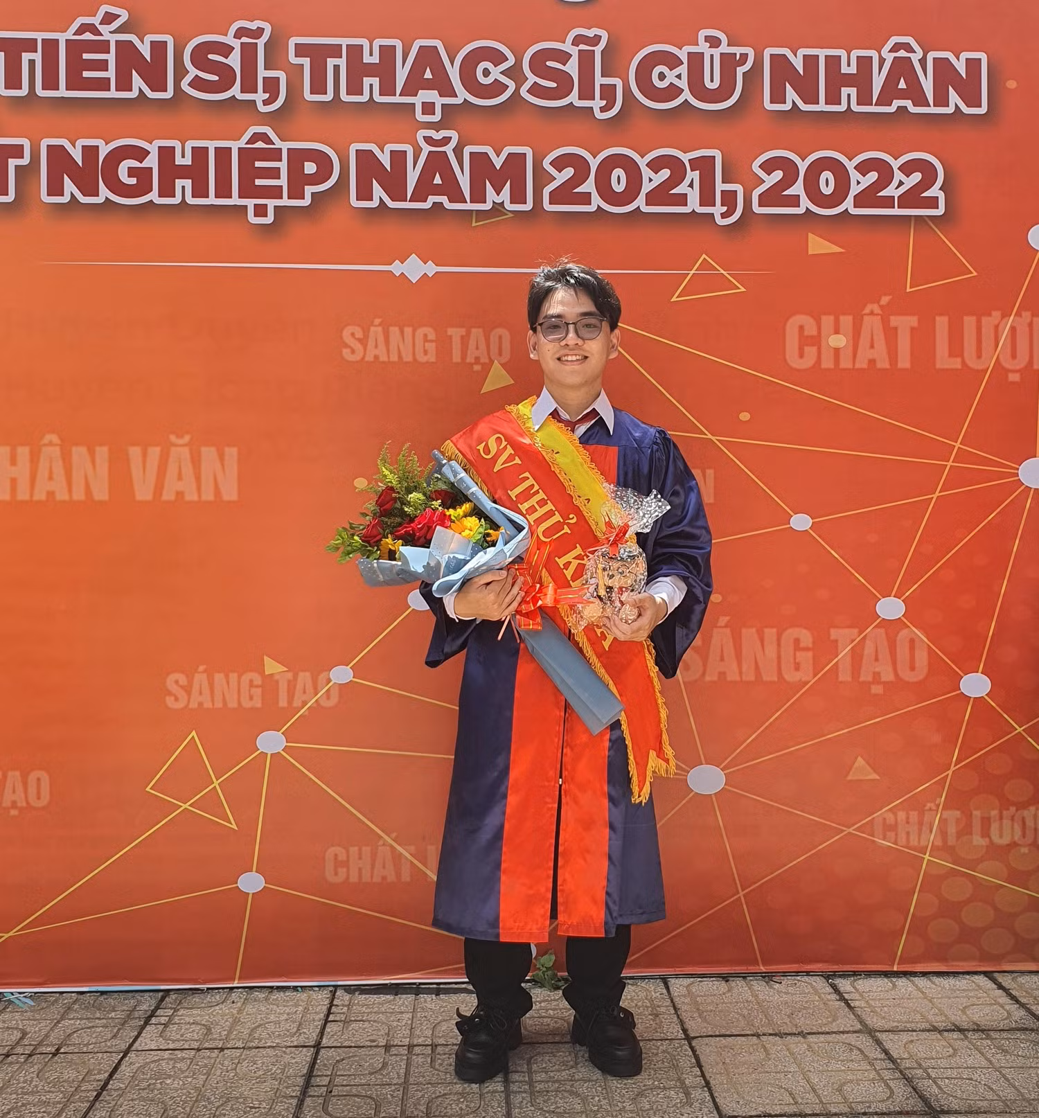 Hoàng Tuấn Đức đã trở thành thủ khoa ngành Sư phạm Vật lý của Trường Đại học Sư phạm Thành phố Hồ Chí Minh. (Ảnh: NVCC) Hoàng Tuấn Đức đã trở thành thủ khoa ngành Sư phạm Vật lý của Trường Đại học Sư phạm Thành phố Hồ Chí Minh. (Ảnh: NVCC)