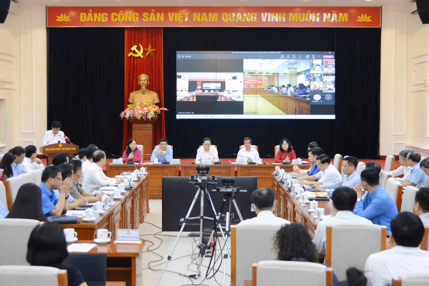 Hội nghị được tổ chức trực tiếp kết hợp trực tuyến. (Ảnh: Bộ Giáo dục và Đào tạo)