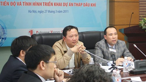 Ông Trịnh Xuân Thanh (trái) và ông Vũ Đức Thuận thời còn đương chức PVC. Ảnh đăng trên Báo Tiền Phong. Ông Trịnh Xuân Thanh (trái) và ông Vũ Đức Thuận thời còn đương chức PVC. Ảnh đăng trên Báo Tiền Phong.