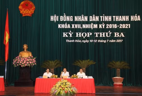 Các đồng chí chủ tọa kỳ họp. (Ảnh: Xuân Nghĩa/thanhhoa.gov.vn).