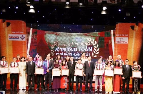 20 thầy cô giáo được trao giải thưởng Võ Trường Toản vào năm 2016.