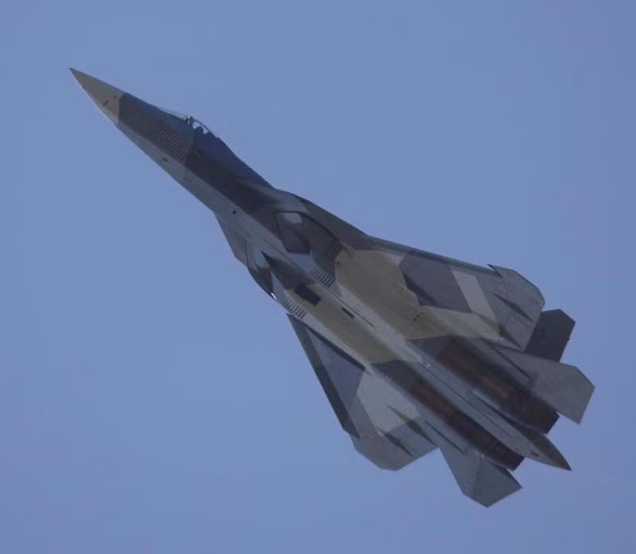 Lần đầu tiên nguyên mẫu máy bay PAK FA (Tổ hợp Hàng không Tương lai cho Không quân Chiến thuật) T-50 thứ 3 được thử nghiệm bay trên không là vào ngày 22 tháng 11 năm 2012 tại sân bay Komsomolsk-on-Amur ở vùng Viễn Đông.