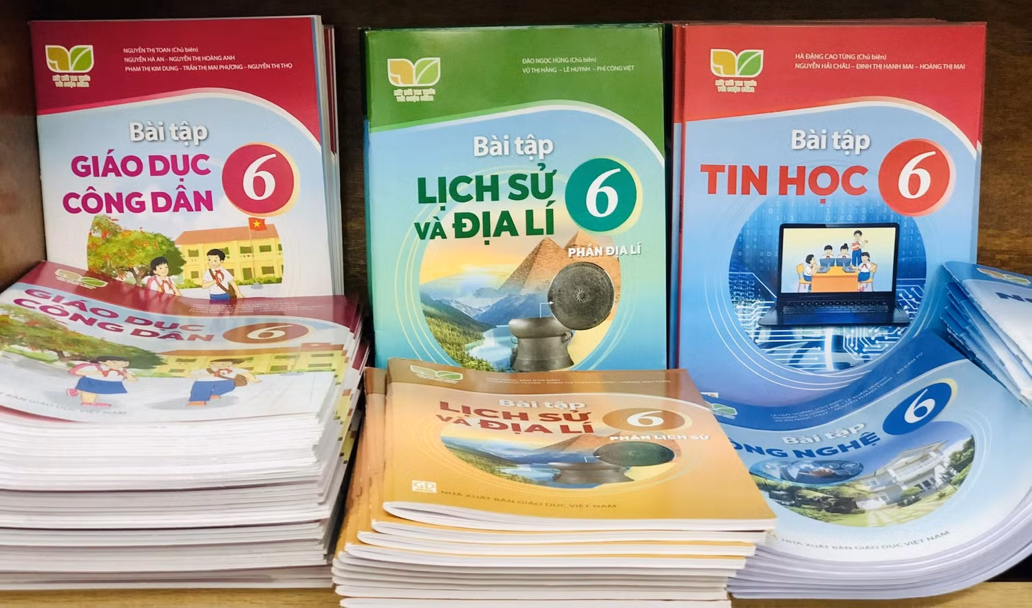 Sách giáo khoa theo Chương trình giáo dục phổ thông mới. Ảnh: Doãn Nhàn