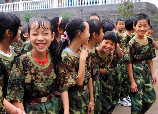 Học sinh tiểu học tại Songxian, Hà Nam, Trung Quốc tham gia khoá học giáo dục quốc phòng kéo dài 5 ngày (ảnh chụp ngày 5/9/2011).