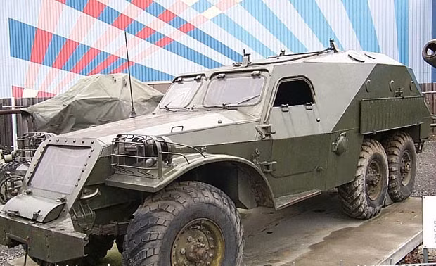 Xe thiết giáp BTR-152 do Liên Xô cũ sản xuất trong biên chế, trưng bày của quân đội nhiều nước
