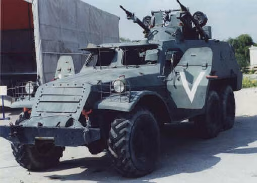 Xe thiết giáp BTR-152 do Liên Xô cũ sản xuất trong biên chế, trưng bày của quân đội nhiều nước