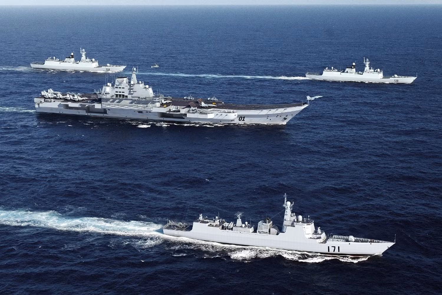 Tàu sân bay Thi Lang và các chiến hạm hộ tống