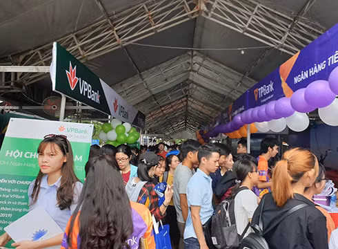 Ngày hội việc làm BUH lần thứ 12 năm 2019 ở Thành phố Hồ Chí Minh (ảnh: P.L) Ngày hội việc làm BUH lần thứ 12 năm 2019 ở Thành phố Hồ Chí Minh (ảnh: P.L)