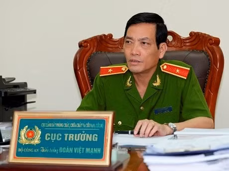 Chuyện gì xảy ra nếu bình chữa cháy trên xe lãnh đạo cấp cao phát nổ? ảnh 3