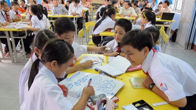 Lãnh đạo ngành giáo dục Nghệ An đi 8 trường xem thực hiện VNEN ảnh 3 Lãnh đạo ngành giáo dục Nghệ An đi 8 trường xem thực hiện VNEN ảnh 3