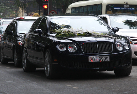 Bentley Flying Spur Speed mang biển tứ quý. Ảnh: Quyền Anh, VnExpress Bentley Flying Spur Speed mang biển tứ quý. Ảnh: Quyền Anh, VnExpress