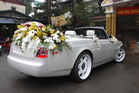 Drophead Coupe với gam màu trắng nổi bật. Ảnh: Quyền Anh, VnExpress Drophead Coupe với gam màu trắng nổi bật. Ảnh: Quyền Anh, VnExpress