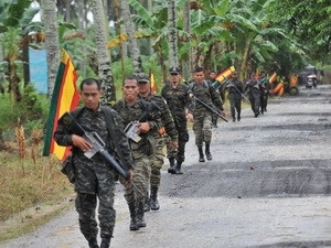 Các tay súng MILF tuần tra tại căn cứ Darapan, tỉnh Sultan Kudarat thuộc đảo Mindanao, miền nam Philippines. Ảnh: AFP/ TTXVN Các tay súng MILF tuần tra tại căn cứ Darapan, tỉnh Sultan Kudarat thuộc đảo Mindanao, miền nam Philippines. Ảnh: AFP/ TTXVN