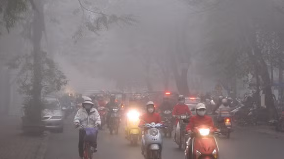 Sáng nay, hơn 20 chuyến bay bị ảnh hưởng vì sương mù.