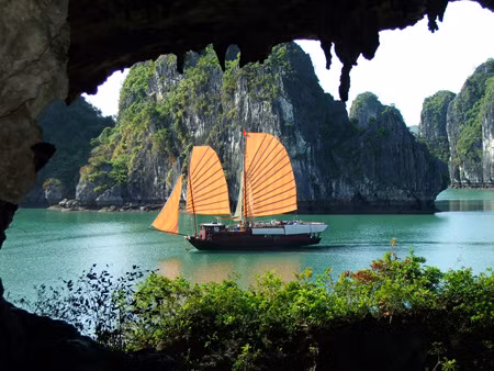 Vịnh Hạ Long chính thức trở thành kỳ quan thiên nhiên thế giới mới