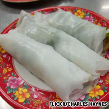 Bánh cuốn Thanh Trì (Bánh cuốn Thanh Vân, 14 Hàng Gà). Ăn bánh cuốn vào buổi sáng hoặc buổi tối là thích hợp nhất. Vỏ bánh làm từ bột gạo, nhân bánh làm từ thịt lợn băm và mộc nhĩ, ăn nóng thật sự rất ngon và hấp dẫn. Bánh cuốn Thanh Trì (Bánh cuốn Thanh Vân, 14 Hàng Gà). Ăn bánh cuốn vào buổi sáng hoặc buổi tối là thích hợp nhất. Vỏ bánh làm từ bột gạo, nhân bánh làm từ thịt lợn băm và mộc nhĩ, ăn nóng thật sự rất ngon và hấp dẫn.