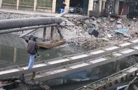 Cả hai ông cháu chênh vênh trêu cầu Cả hai ông cháu chênh vênh trêu cầu