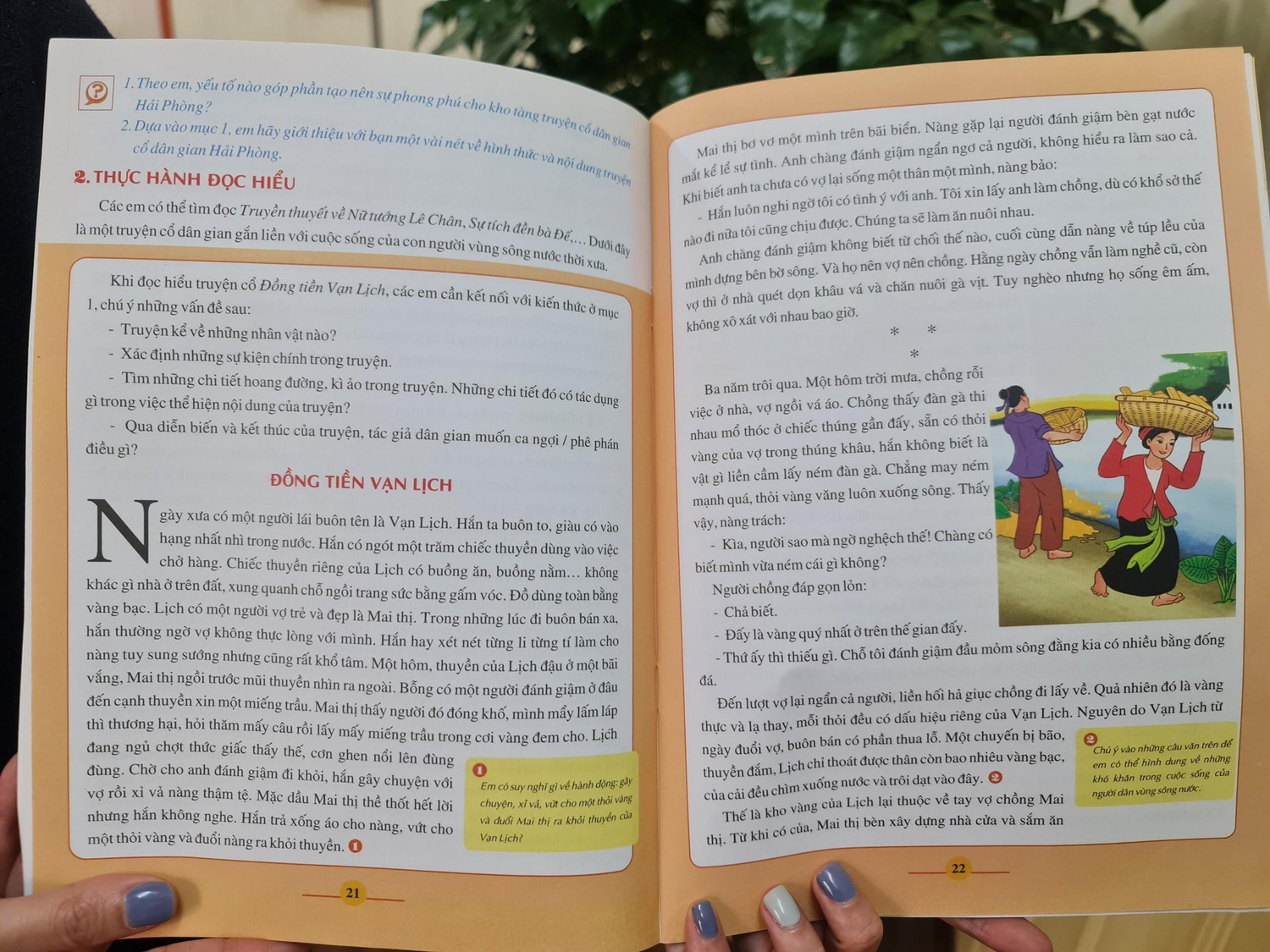 Giáo viên góp ý về câu truyện cổ Đồng tiền Vạn Lịch (Ảnh: Lã Tiến)