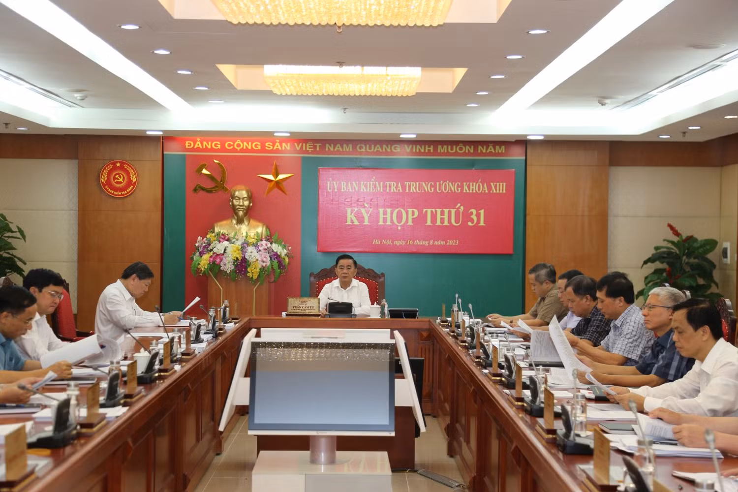 Quang cảnh kỳ họp. Quang cảnh kỳ họp.