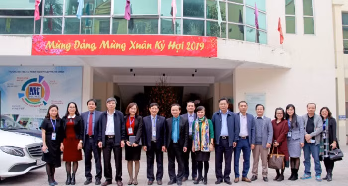 Trường đại học sư phạm Nghệ thuật Trung ương tiếp đoàn công tác của Quốc hội ảnh 5