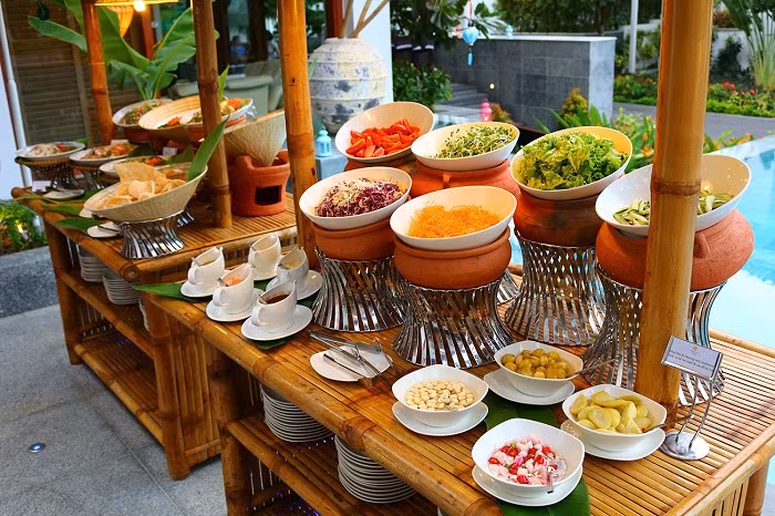 Các đầu bếp 5 sao sẽ thết đãi thực khách những món ăn truyền thống, quen thuộc. Các đầu bếp 5 sao sẽ thết đãi thực khách những món ăn truyền thống, quen thuộc.