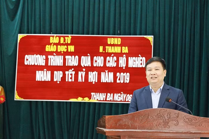 Nhà báo Nguyễn Tiến Bình – Tổng biên tập Báo Điện tử Giáo dục Việt Nam phát biểu tại buổi trao quà Tết.