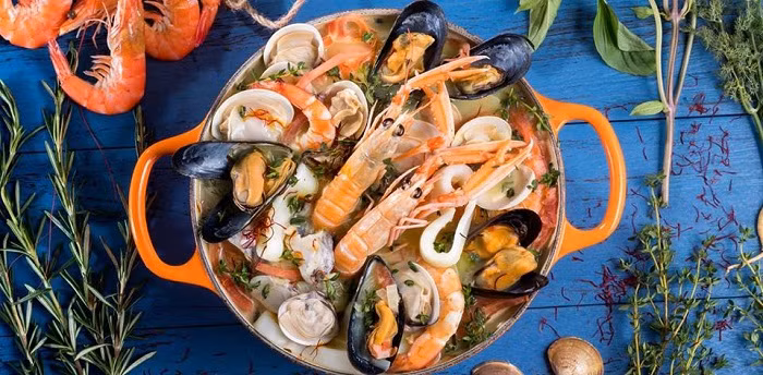 Tuần lễ ẩm thực lần đầu tiên được tổ chức tại Premier Village Danang Resort là tiệc buffet chợ hải sản. Tuần lễ ẩm thực lần đầu tiên được tổ chức tại Premier Village Danang Resort là tiệc buffet chợ hải sản.