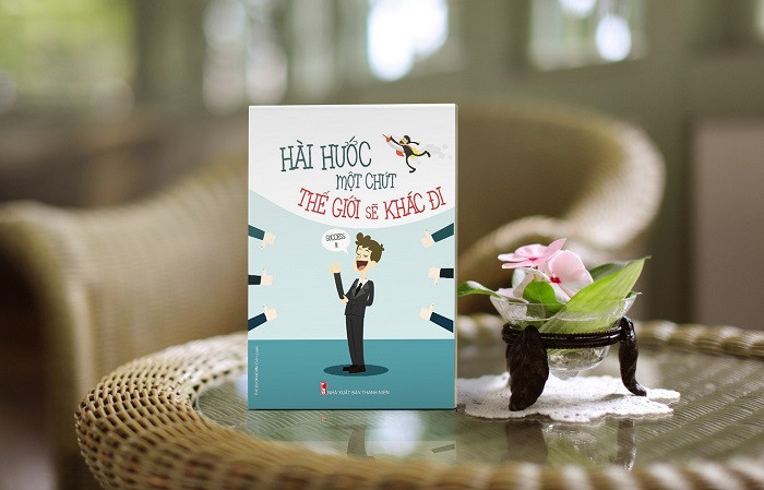 Cuốn“Hài hước một chút thế giới sẽ khác đi” (Ảnh: tác giả cung cấp).