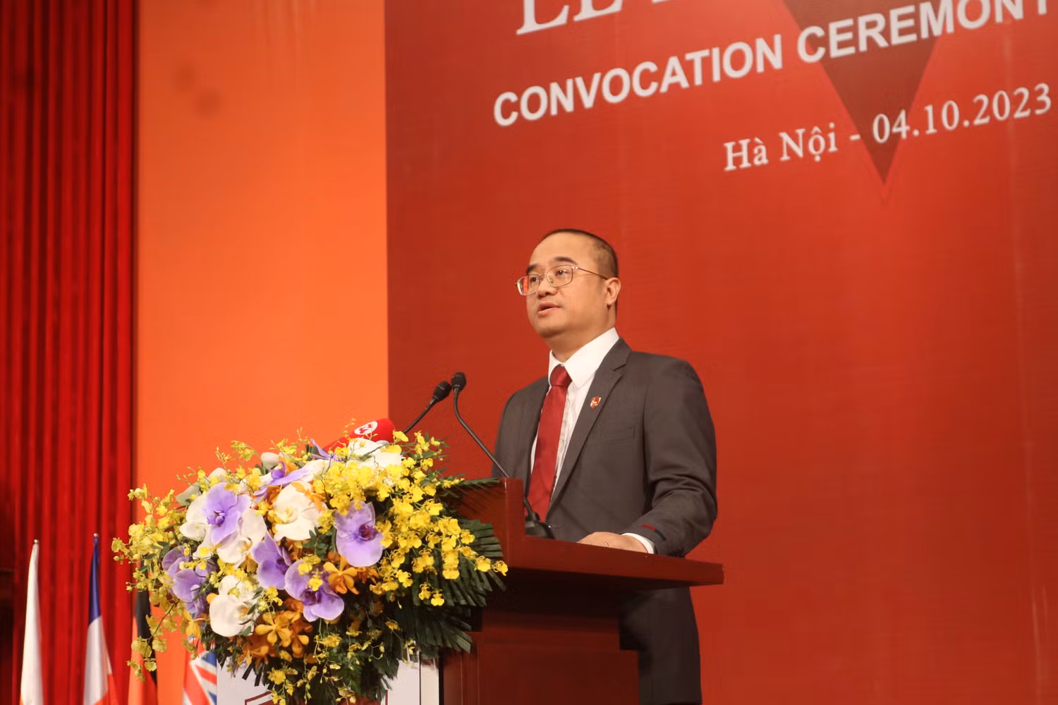 Phó giáo sư, Tiến sĩ Nguyễn Trúc Lê - Bí thư Đảng ủy, Chủ tịch Hội đồng Trường Đại học Kinh tế - Đại học Quốc gia Hà Nội Phó giáo sư, Tiến sĩ Nguyễn Trúc Lê - Bí thư Đảng ủy, Chủ tịch Hội đồng Trường Đại học Kinh tế - Đại học Quốc gia Hà Nội
