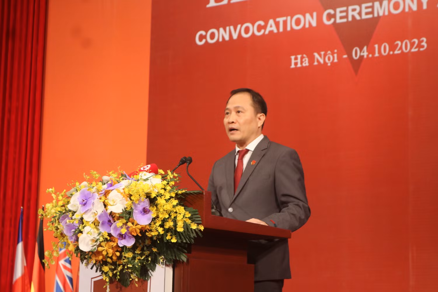 Phó giáo sư Lê Trung Thành - Hiệu trưởng Trường Đại học Kinh tế - Đại học Quốc gia Hà Nội Phó giáo sư Lê Trung Thành - Hiệu trưởng Trường Đại học Kinh tế - Đại học Quốc gia Hà Nội