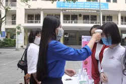 Có cần thiết mỗi lớp phải mua một máy đo thân nhiệt cho học trò hay không? ảnh 2