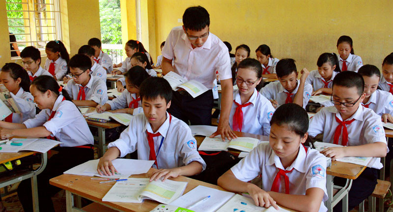Quy định tuổi học sinh trường trung học như thế nào? (Ảnh minh họa: Hanoimoi.com.vn)