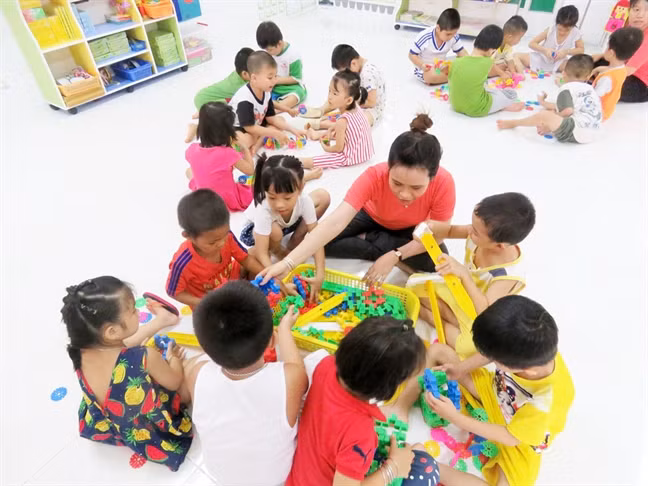 Từ 1/7/2020, giáo viên mầm non phải tốt nghiệp cao đẳng sư phạm. (Ảnh minh hoạ: Phunuonline.com.vn) Từ 1/7/2020, giáo viên mầm non phải tốt nghiệp cao đẳng sư phạm. (Ảnh minh hoạ: Phunuonline.com.vn)